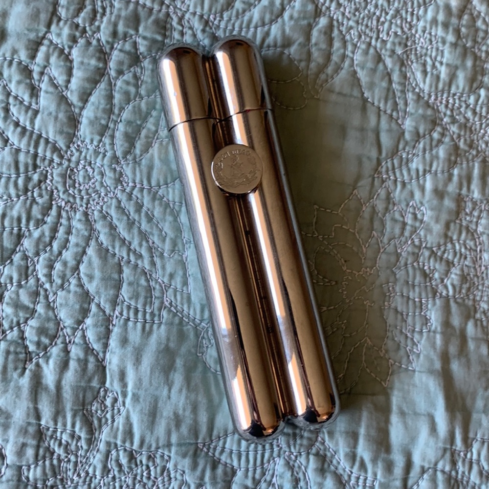 Quality cigar holder / flask